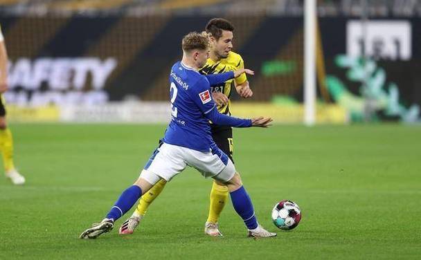 法甲保级战欧塞尔对梅斯，两队同处降级区，欧塞尔防守差，梅斯防守崩，比赛决定保级主动权。