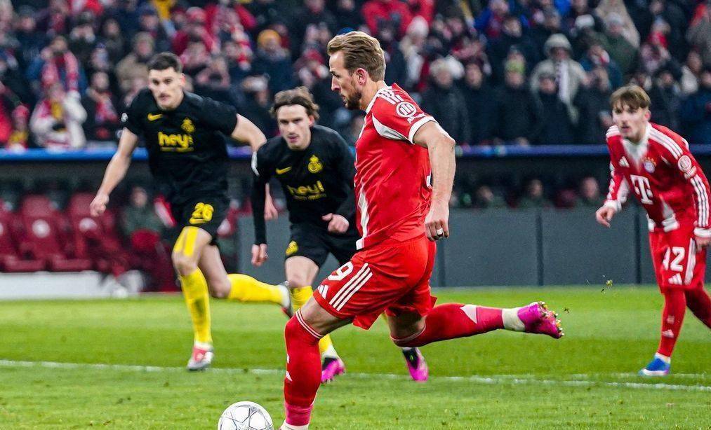 欧冠！凯恩梅开二度+失点，金玟哉染红，十人拜仁2-0锁直通16强